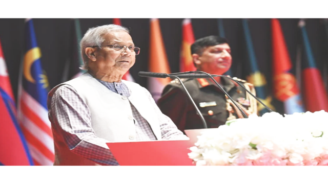 জাতীয় নির্বাচন ও গণভোটে শান্তিপূর্ণ পরিবেশ নিশ্চিত করতে সশস্ত্র বাহিনীকে প্রস্তুত থাকার আহ্বান প্রধান উপদেষ্টার